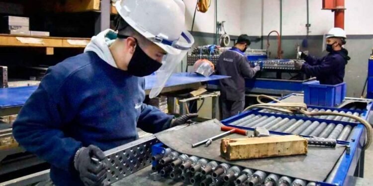 9,3% de crecimiento industrial en junio, el mejor del año, según INDEC.