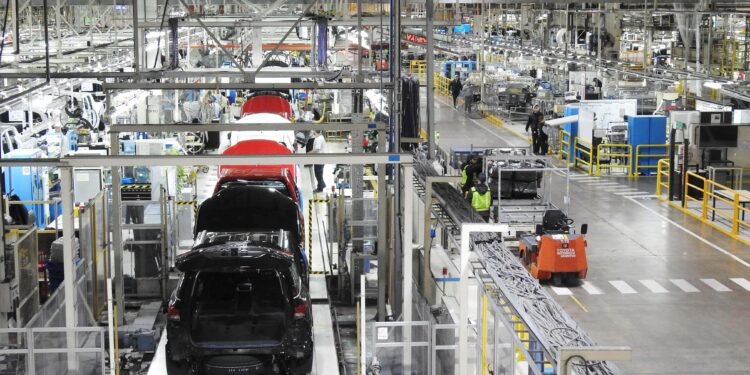 La industria “Dual”: Récord de envíos al exterior y patentamientos planchados por los precios.