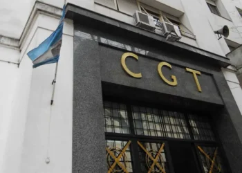 Tensión Gremial: La “modernización” divide aguas y aísla al kirchnerismo sindical.