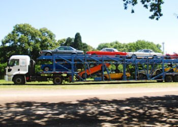 Pragmatismo vs. Ideología: La industria automotriz advierte sobre el riesgo de perder el mercado vecino.