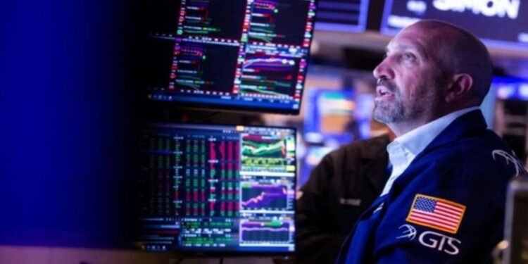 El “Día Después”: Los mercados reabren buscando consolidar el Riesgo País en 550 puntos.