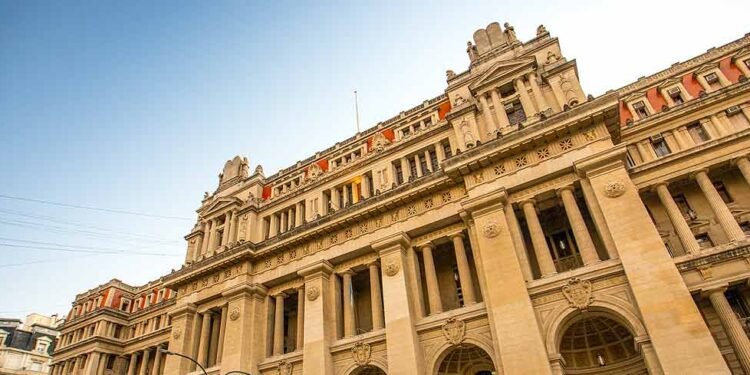 Efecto Ficha Limpia: Defensas preparan lluvia de amparos para frenar la inhabilitación.