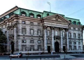 El Banco Nación presenta nuevos títulos en moneda local y en dólares: detalles sobre la inversión mínima y las tasas de interés ofrecidas