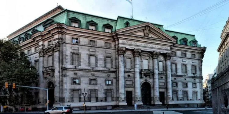 El Banco Nación presenta nuevos títulos en moneda local y en dólares: detalles sobre la inversión mínima y las tasas de interés ofrecidas