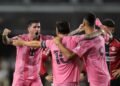 Lionel Messi se pronuncia contra los insultos de los aficionados del Inter Miami mientras Rodrigo De Paul reacciona en un córner