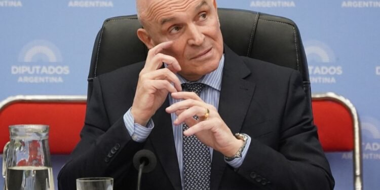 Espert continúa bajo la lupa judicial por lavado de activos y tiene sus bienes congelados, a pesar de los defensores como Milei