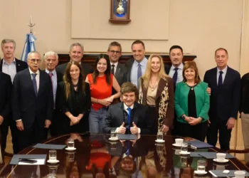 El Gobierno navega entre la controversia del caso Adorni y los signos de recuperación económica tras la bajada de la inflación