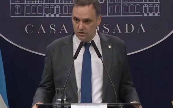 El caso Adorni genera inquietud en el Gobierno