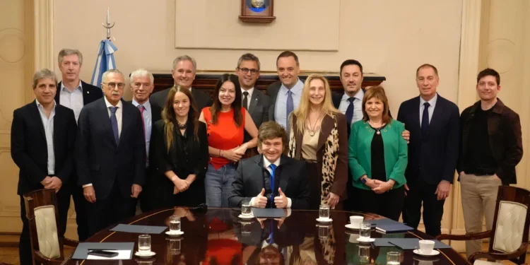 El Gobierno navega entre la controversia del caso Adorni y los signos de recuperación económica tras la bajada de la inflación
