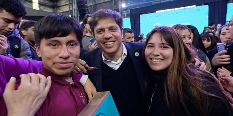 Axel Kicillof busca captar el voto joven en un año electoral decisivo