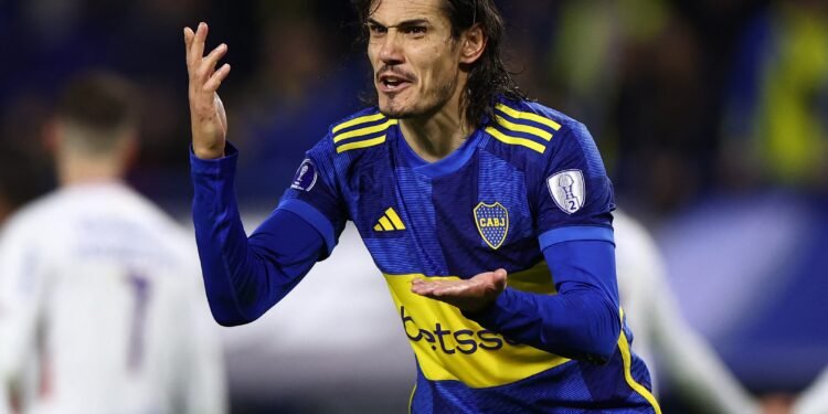 Cavani enfrenta una nueva incertidumbre antes de un partido clave de Boca