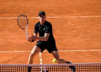 Jannik Sinner revela los motivos detrás de su sorprendente eliminación frente a Juan Manuel Cerúndolo en Roland Garros