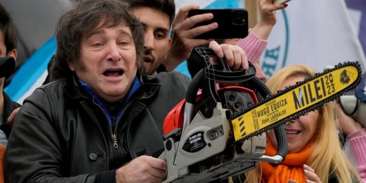 Milei se aferra al ajuste fiscal a pesar de las manifestaciones en su contra