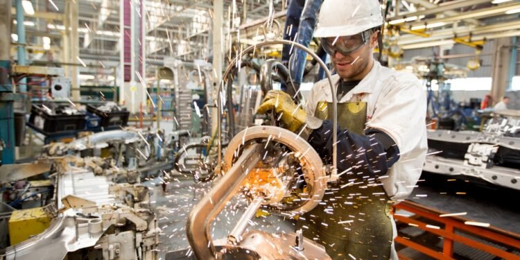 La actividad industrial continuó en declive durante mayo, con sectores hasta un 30% por debajo de 2022