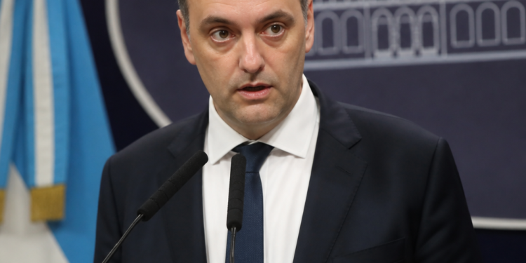 Adorni liderará una reunión política tras presentar su declaración jurada