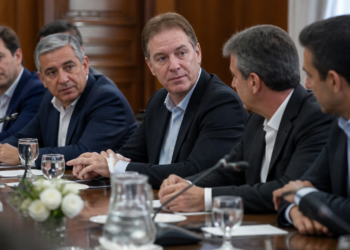 Santilli participa de la cumbre de gobernadores para discutir financiamiento y eliminación de las PASO