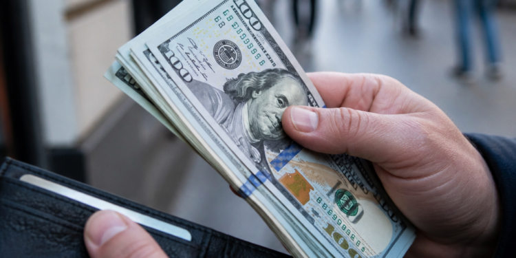 Valor del dólar blue al 12 de junio: fluctuaciones y comparaciones