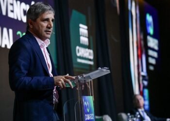 Caputo: “El desarrollo de créditos hipotecarios en dólares podría impulsarse a través del mercado de capitales”