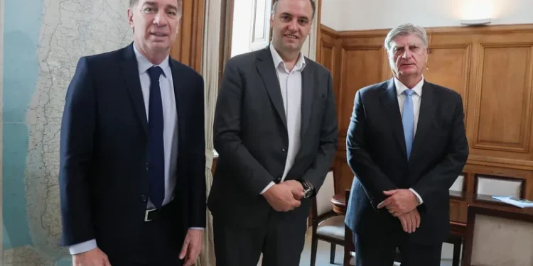 Santilli se compromete a impulsar la reelección de Milei y a negociar la reforma electoral con los gobernadores