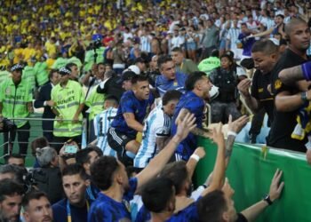 Intensa rivalidad: hinchas argentinos y brasileños se cruzaron en la antesala del partido contra Egipto