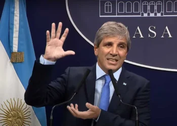 Luis Caputo expone el plan financiero hasta 2027: “Salir al mercado externo es una opción, no un objetivo”