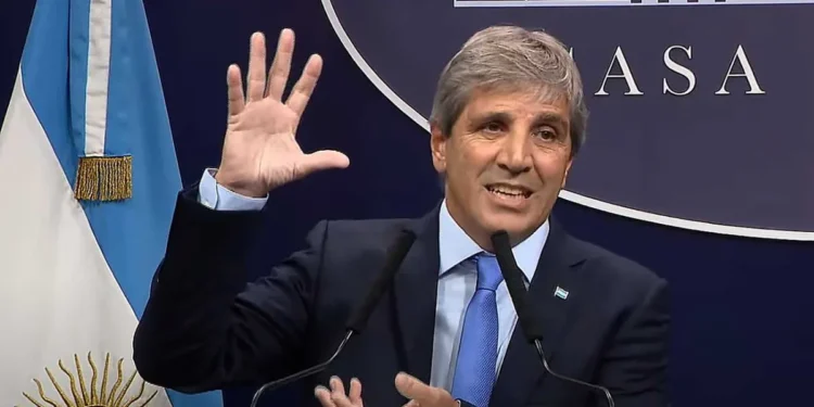 Luis Caputo expone el plan financiero hasta 2027: “Salir al mercado externo es una opción, no un objetivo”