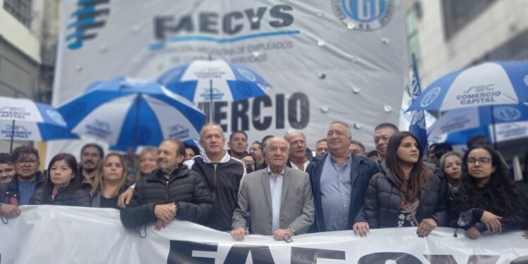 El Gobierno respalda la continuidad de los aportes sindicales y el convenio de Comercio bajo una cautelar