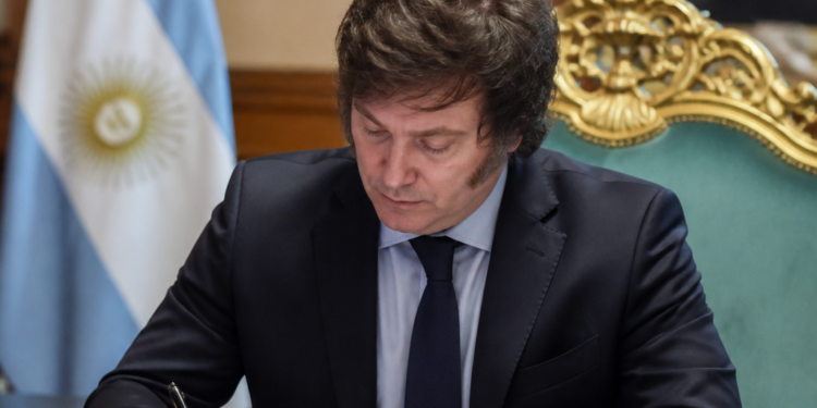 Milei da luz verde a un municipio para endeudarse hasta $30.000 millones