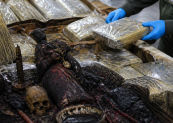 Relación entre brujería y narcotráfico: hallan ofrenda en cargamento de cocaína