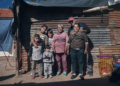 Más de 300 mil familias habitan viviendas con piso de tierra: las provincias más afectadas