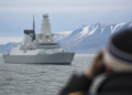 Un buque de guerra británico transita aguas argentinas sin comunicación previa, generando inquietudes sobre la postura del Gobierno en el Atlántico Sur