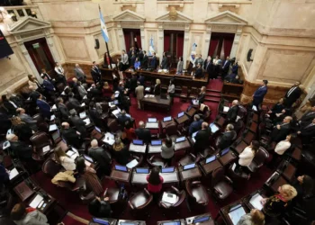 El Gobierno intensifica su estrategia en el Parlamento con tres proyectos clave