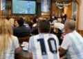 Se esperan picos de consumo eléctrico esta noche por el frío y el partido de la Selección: recomendaciones para ahorrar energía