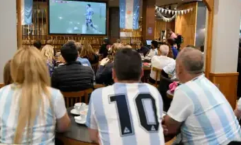 Se esperan picos de consumo eléctrico esta noche por el frío y el partido de la Selección: recomendaciones para ahorrar energía