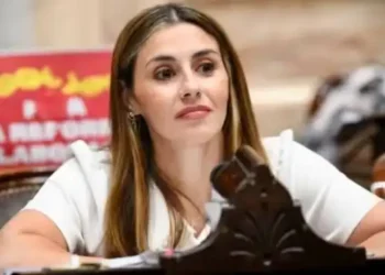 Pagano contesta a Milei: «El endeudamiento para comer es supervivencia, no una elección»