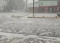 Tormentas en el AMBA: imágenes de granizo y calles anegadas