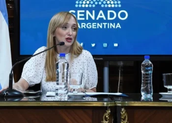 Propuesta de Fernández Sagasti para modificar el reglamento del Senado ante embarazos de riesgo