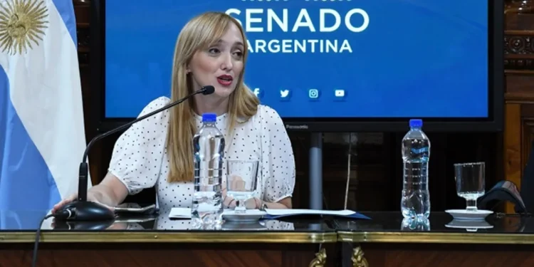Propuesta de Fernández Sagasti para modificar el reglamento del Senado ante embarazos de riesgo