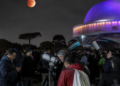 El Planetario de Buenos Aires fue epicentro del eclipse lunar: miles de asistentes y telescopios apuntando al cielo