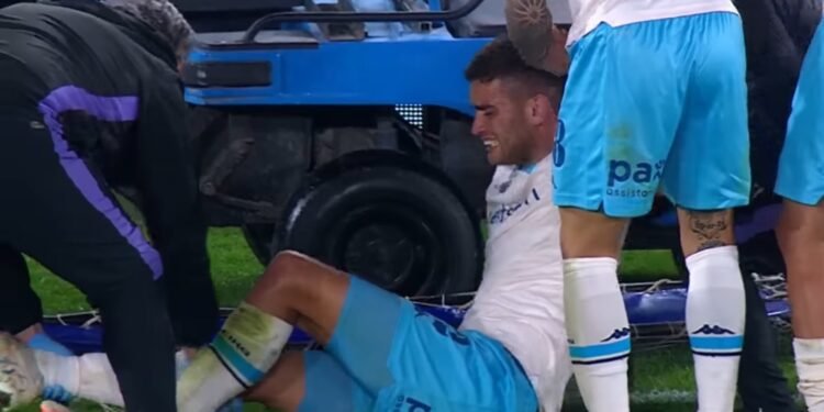 Desgarradores gritos de la figura de Racing tras una grave lesión en la derrota ante Argentinos
