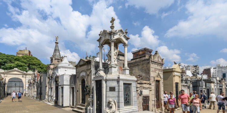 El Gobierno de la Ciudad licita una cripta en el Cementerio de la Recoleta para un café