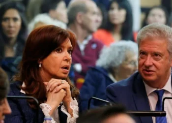 Incendio en edificio contiguo a la residencia de Cristina Kirchner genera evacuaciones