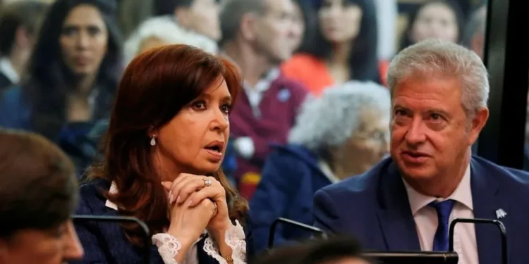 Incendio en edificio contiguo a la residencia de Cristina Kirchner genera evacuaciones