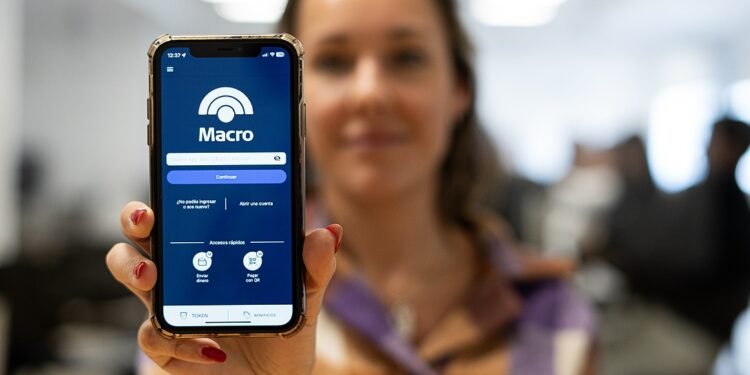Banco Macro presenta un servicio de banca por WhatsApp que incorpora inteligencia artificial