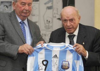 De la ferretería de Sarandí a la cima del fútbol: un nuevo libro explora la vida y trayecto de Julio Grondona