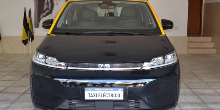 La Ciudad promueve la adopción de taxis eléctricos mediante créditos accesibles