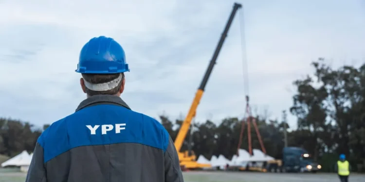 Un funcionario provincial triunfa en un millonario litigio laboral contra YPF