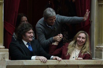 Luis Caputo pidió una legislación que sancione a periodistas por informar sin respaldo: ‘Para algunos, mentir es un derecho adquirido’