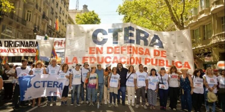 CTERA confirma paro nacional docente y aumenta la tensión con el Gobierno por controles escolares