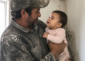 Un albañil se reencuentra con la beba que cuidó hace años durante una reparación